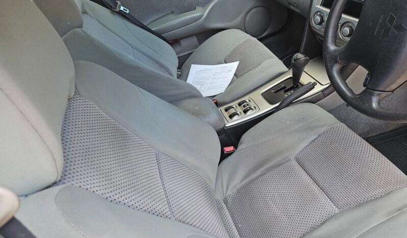 
								2004 Mitsubishi Magna full									