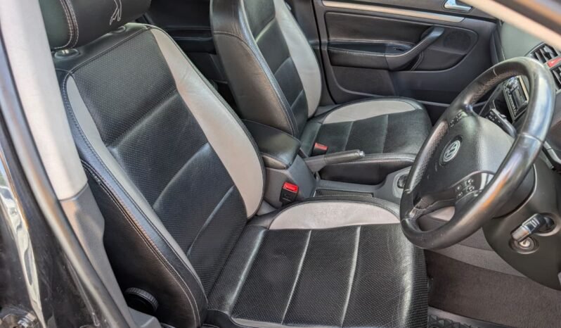 
								Volkswagen Golf full									