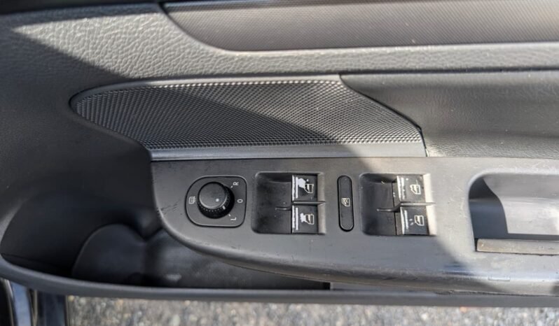 
								Volkswagen Golf full									