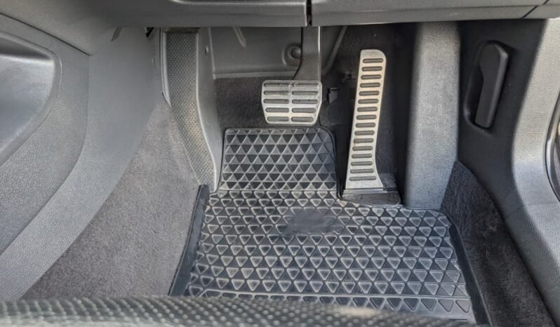 
								Volkswagen Golf full									