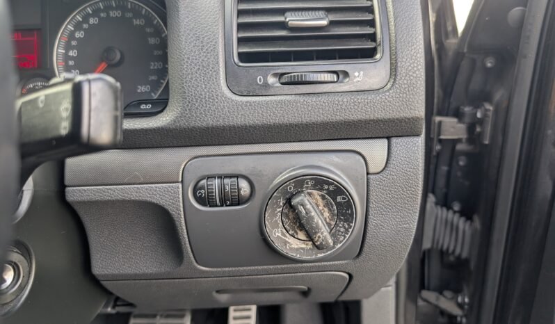 
								Volkswagen Golf full									