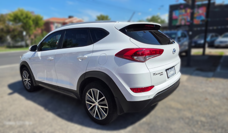 
								Hyundai Tucson full									