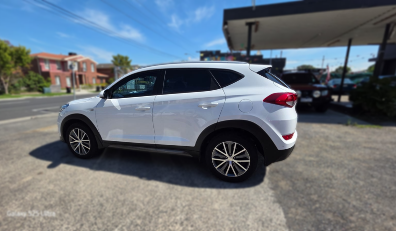 
								Hyundai Tucson full									