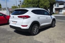 
										Hyundai Tucson full									
