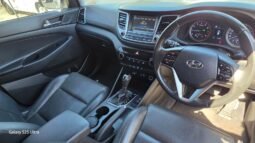 
										Hyundai Tucson full									