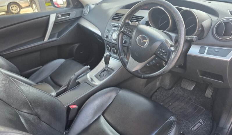 
								Mazda 3 SP25 full									