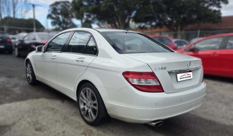 
								Mercedes-Benz C200 full									